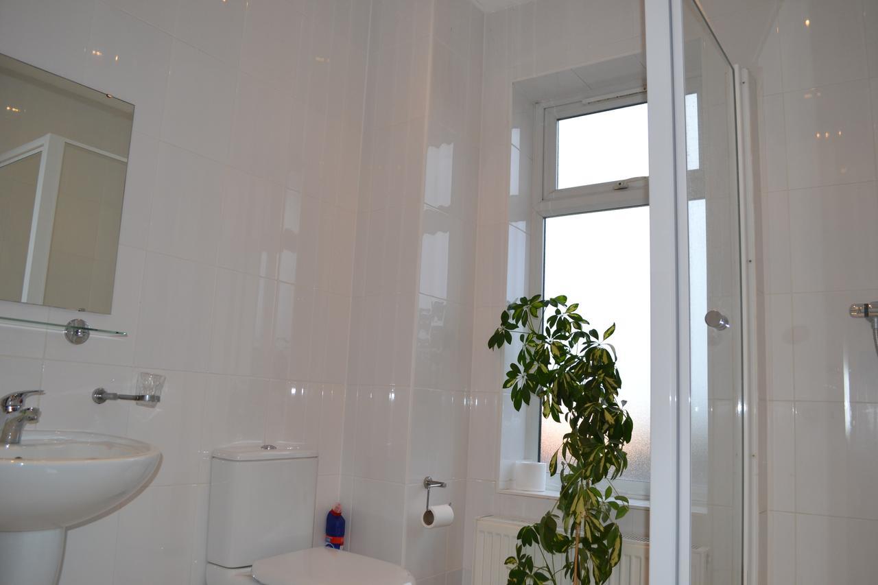 Annie'S Guest House Farnborough  Eksteriør billede